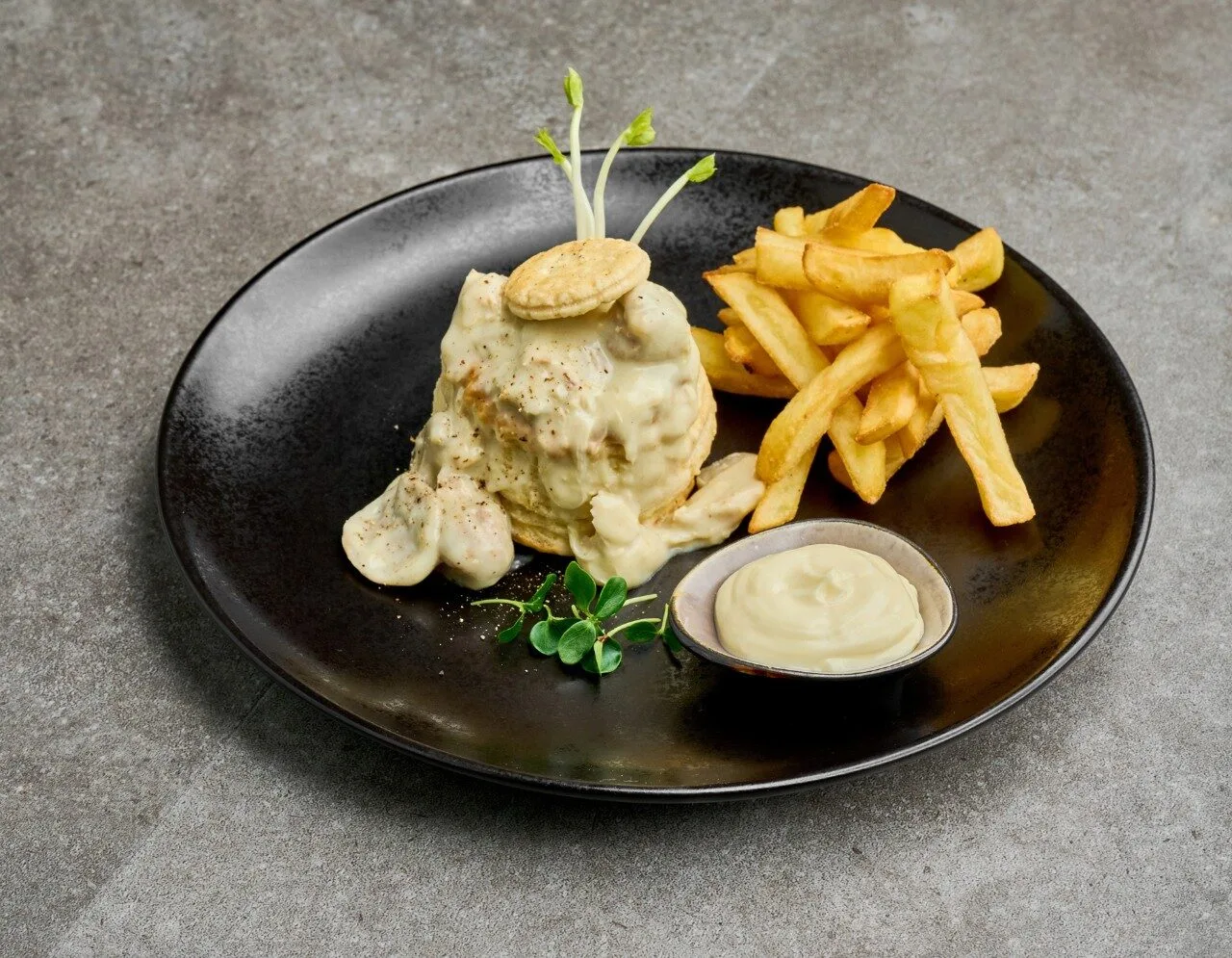 Vol-au-vent maison et frites fraîches